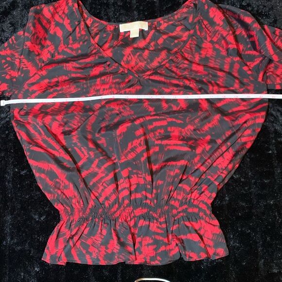 Women's Michael Kors Red & Black Abstract Print V-Neck Cinch Waist Blouse Medium - Picture 8 of 12